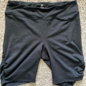2/20 Gaiam spandex shorts size XL